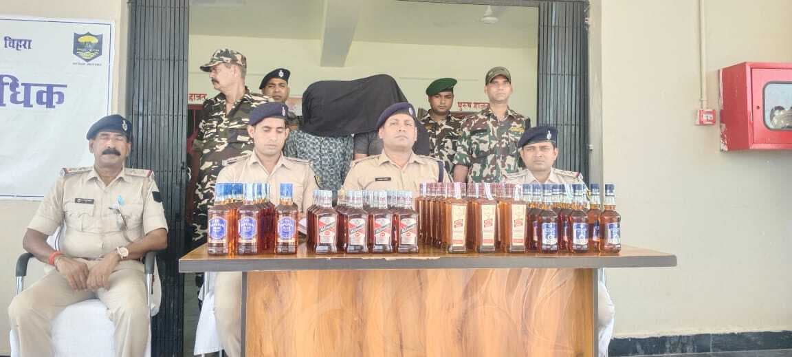 चिहरा पुलिस ने ट्रक से शराब की जब्त, दो गिरफ्तार