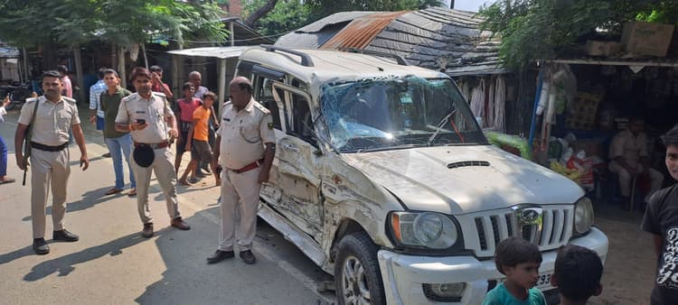 Accident news : पिकअप व स्कार्पियो की टक्कर में पांच घायल