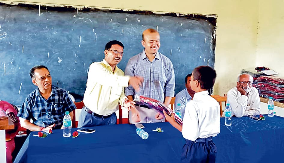 जामुड़िया हिंदी हाइस्कूल में लगी हस्तकला और चित्रकला प्रदर्शनी