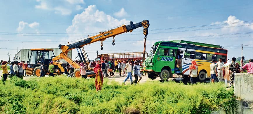 रॉन्ग साइड से आ रही थी बसहादसे के बाद मची चीख-पुकार