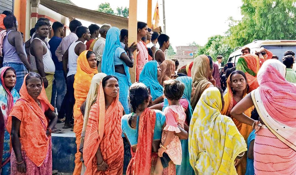 महुआ में घर से गोशाला जा रहे वृद्ध दंपती को बाइक ने मारी ठोकर, पति की गयी जान, पत्नी घायल