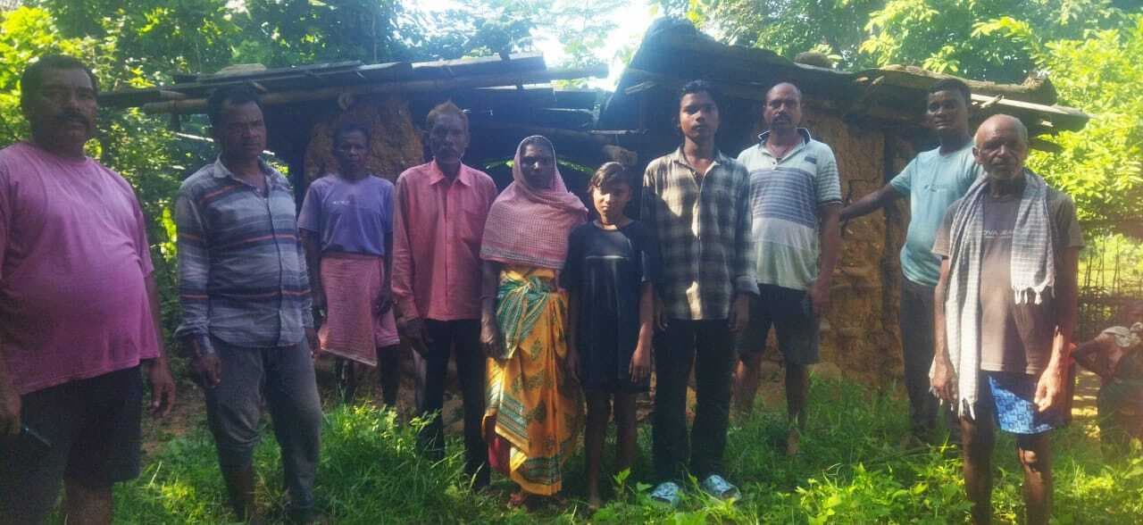 हाथियों ने किया घर क्षतिग्रस्त, फसलें रौंदी