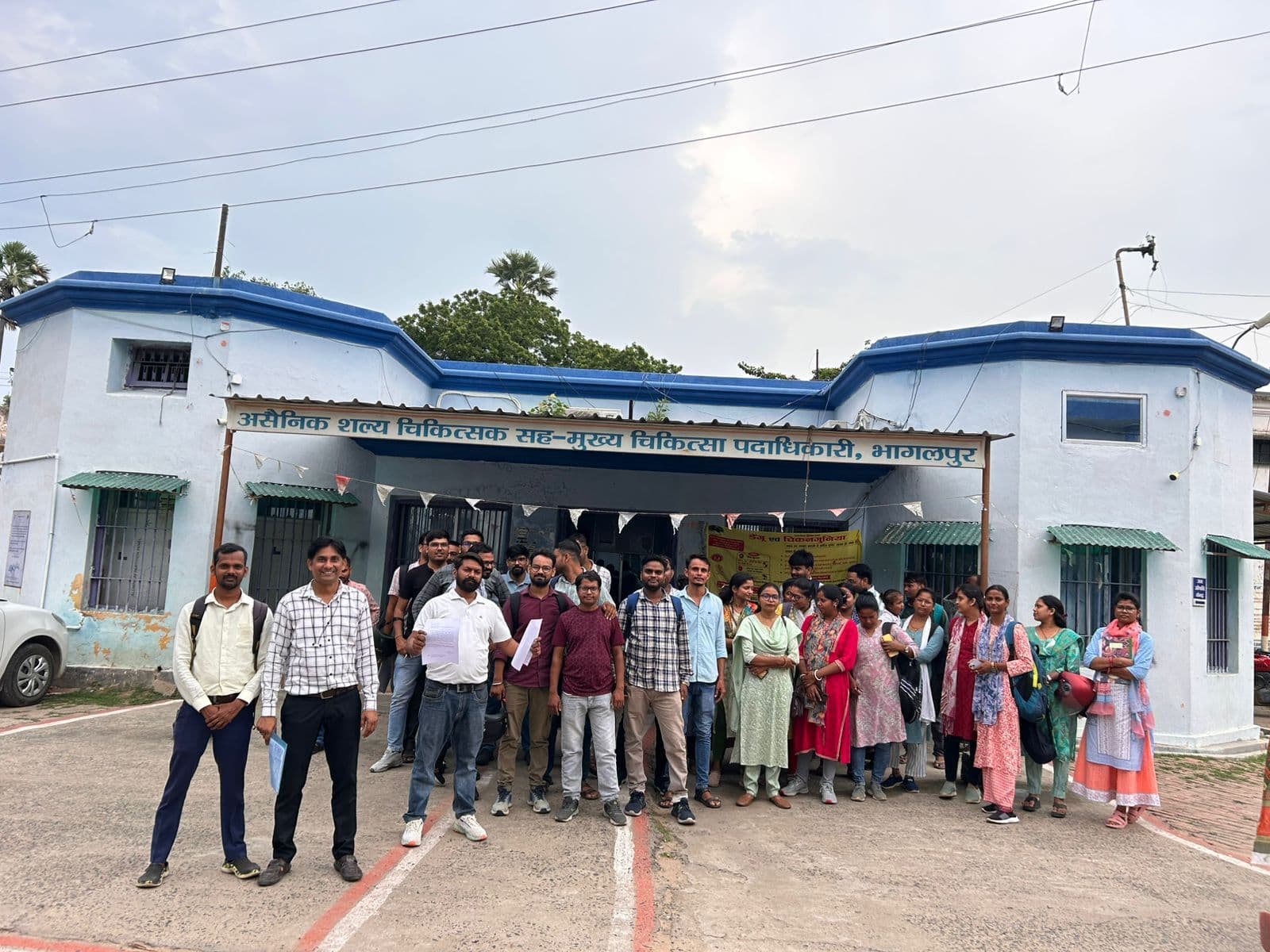 स्वास्थ्य उपकेंद्र के प्रभारियों को विभाग के व्हाट्स एप ग्रुप पर कहा भगोड़ा, आक्रोश