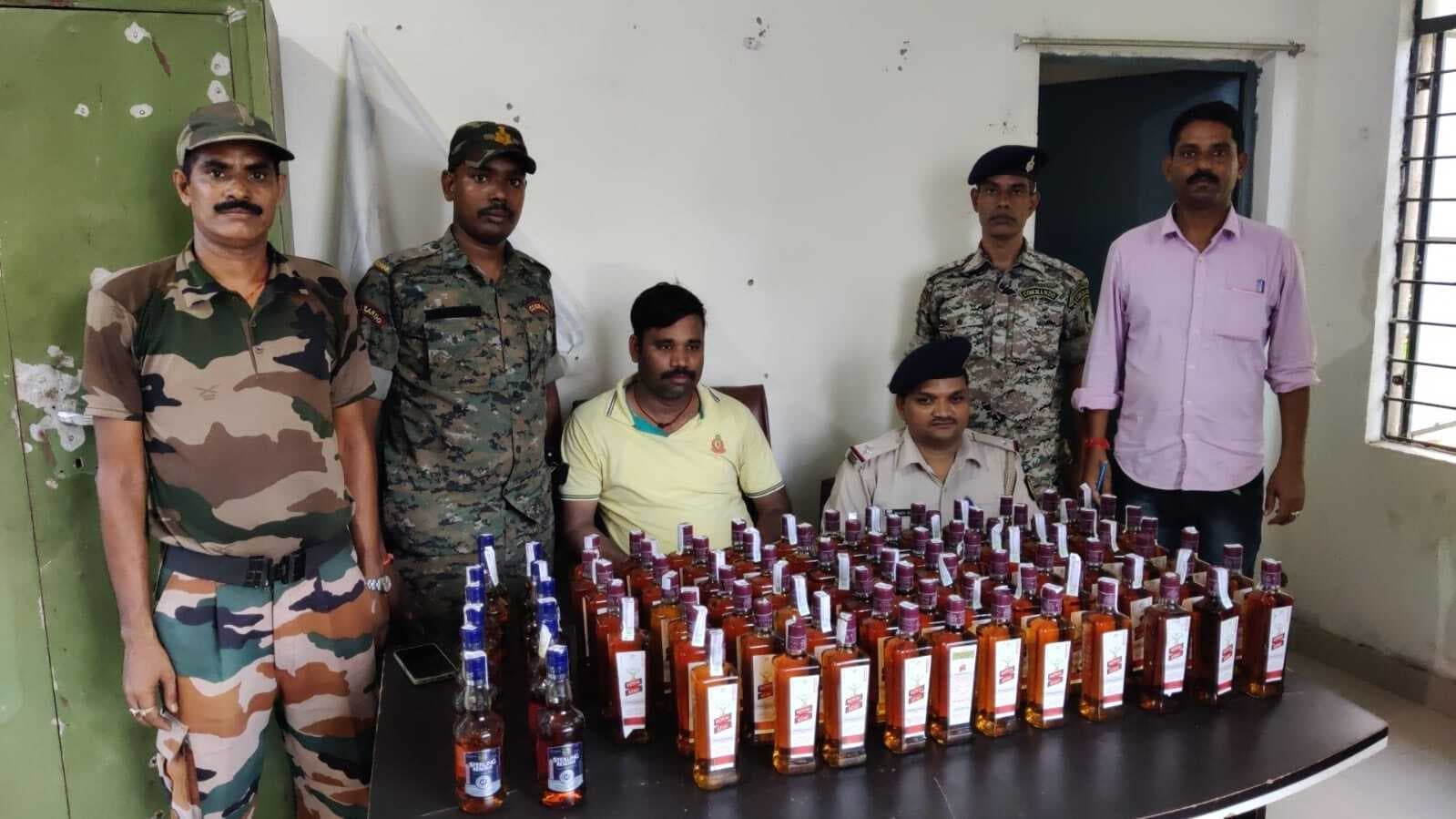 एएनएम पब्लिक स्कूल लिखे ऑटो से 95 बोतल शराब बरामद, तस्कर फरार