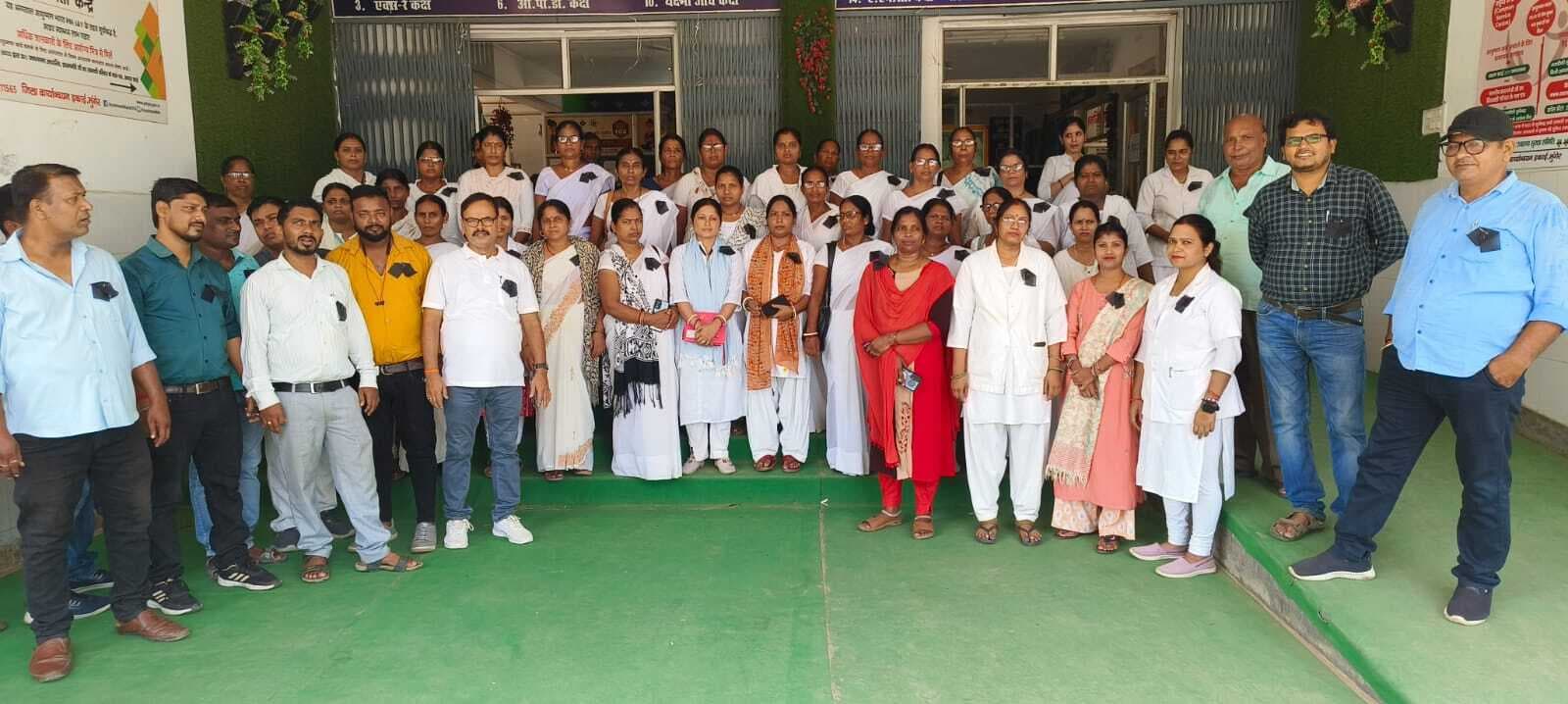 एनपीएस व यूपीएस के विरोध में कर्मियों ने किया प्रदर्शन, ओपीएस लागू करने की मांग की