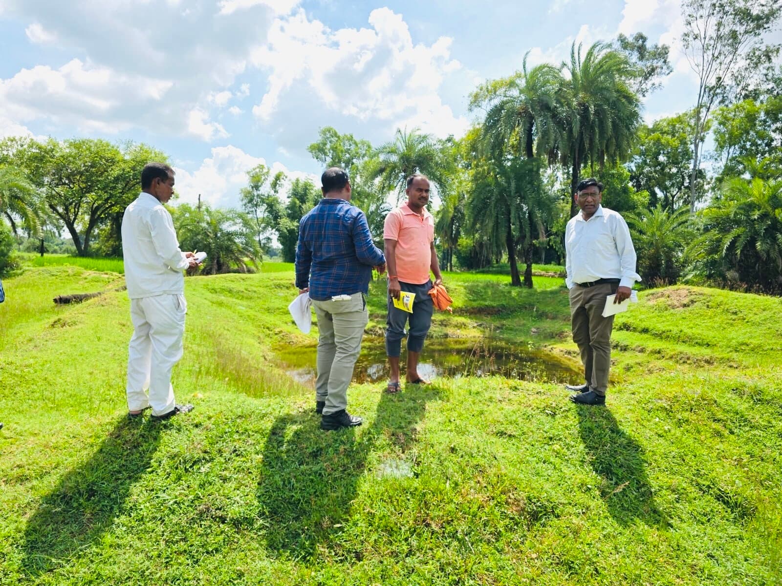 केंद्रीय टीम ने की खिजुरी पंचायत के गांवों में डोभा निर्माण में गड़बड़ी की जांच