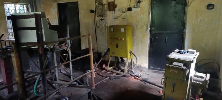 केशलपुर कोलियरी में कर्मियों को बंधक बना केबल काटा