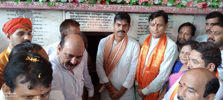 मंत्री ने मां मंगला गौरी मंदिर में की पूजा-अर्चना
