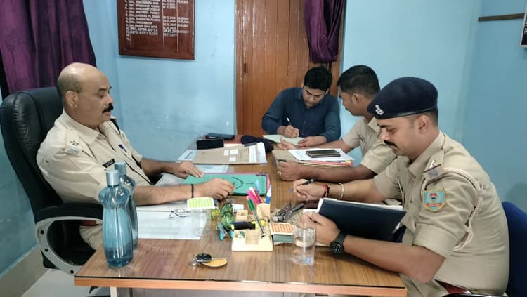 थाने में लंबित कांडों  का जल्द करें निष्पादन : इंस्पेक्टर