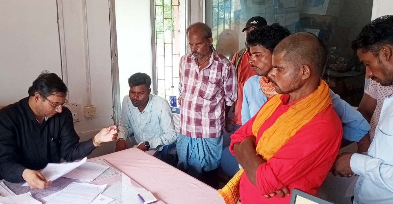 जनसुनवाई में राजस्व अधिकारी ने सुलझाए कई मामले