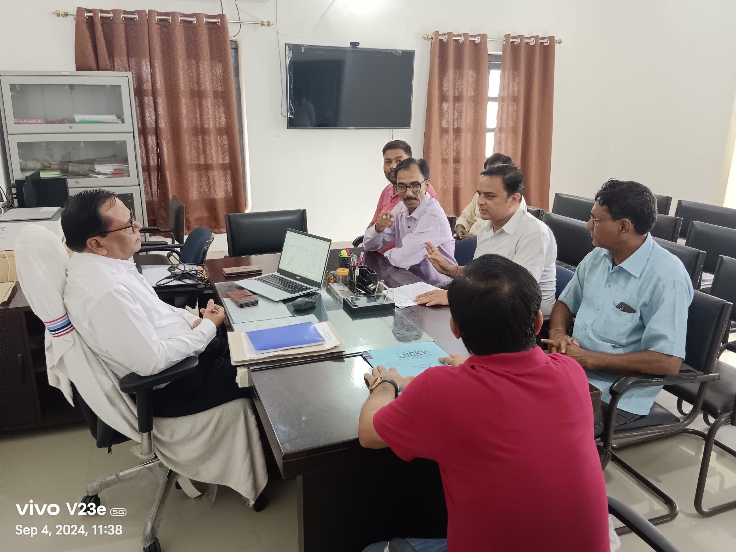 कर्मियों की समस्याओं से कराया अवगत