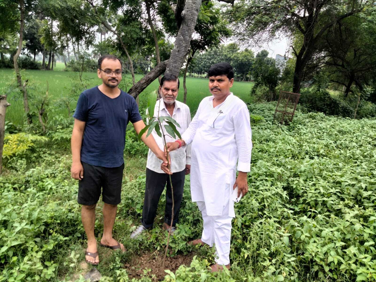 बच्चों को खिलाई गयी एल्बेंडाजोल की गोली