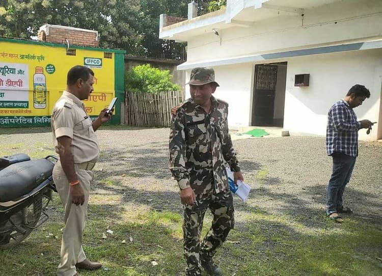 अब शिकारीपाड़ा के गणेशपुर में बंद घर में ताला तोड़कर हुई चोरी, अलमारी का ताला तोड़कर सोने चांदी जेवरात की चोरी, फोरेंसिक टीम व डॉग स्क्वायड की टीम ने की जांच