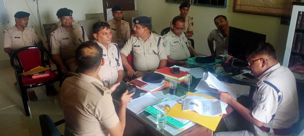 एसडीपीओ ने क्राइम मीटिंग में थानाध्यक्षों को दिये कई निर्देश, कहा पूजा पंडालों की करें सूची तैयार