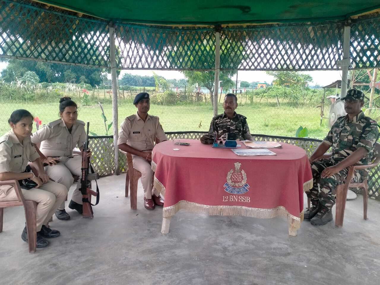 एसएसबी व दिघलबैंक पुलिस ने की बैठक, अवैध घुसपैठ व असामाजिक तत्वों की रोकथाम के उपायों पर हुई चर्चा