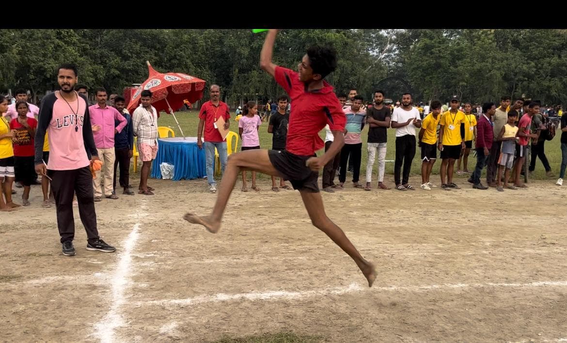 खिलाड़ियों ने मैदान में दिखाया दम