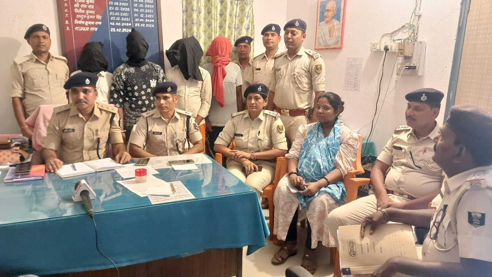 एटीएम कार्ड बदल पैसा उड़ाने वाले तीन बदमाश गिरफ्तार