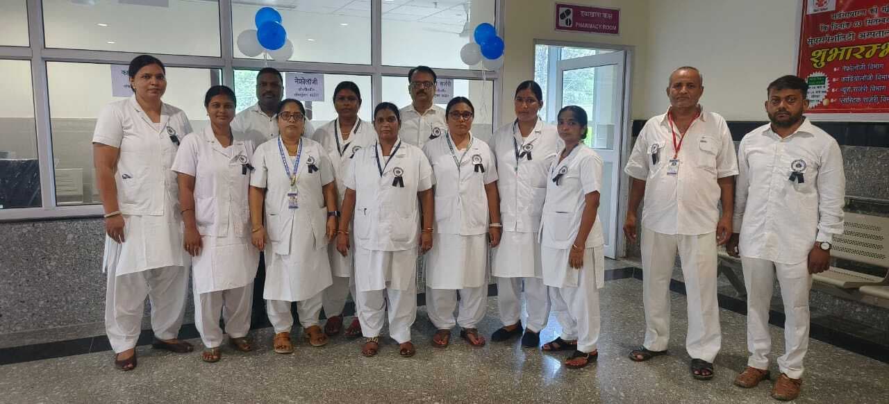 ओल्ड पेंशन स्कीम की मांग पर स्वास्थ्य कर्मियों ने किया प्रदर्शन