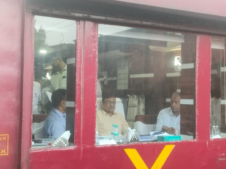 जोनल महाप्रबंधक ने किया विंडो निरीक्षण