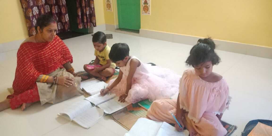 Rourkela News : रेलनगरी बंडामुंडा में शिक्षा की अलख जगा रहीं दिव्यांग रीना रॉय