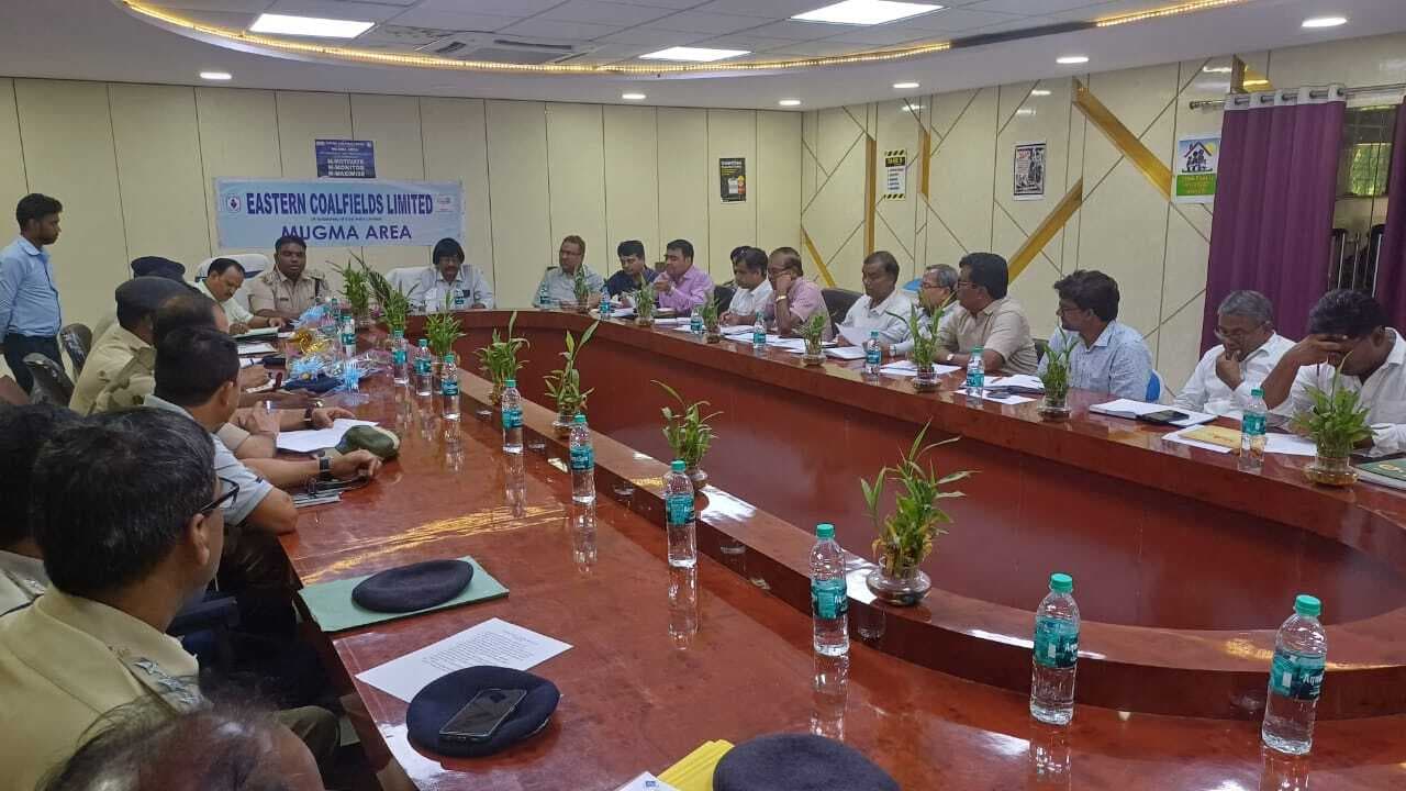 Dhanbad news :चोरी का कोयला लेने वाले भट्ठा संचालकों पर होगी कार्रवाई