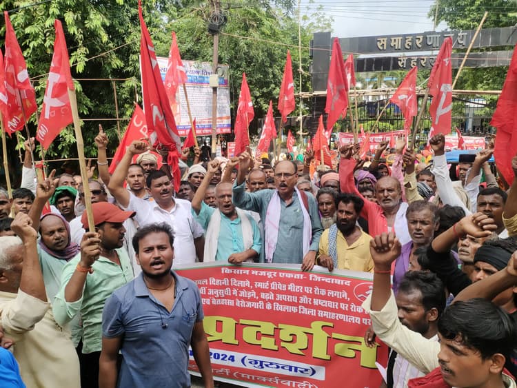 भूमिहीनों को पांच डिसमिल जमीन देना होगा