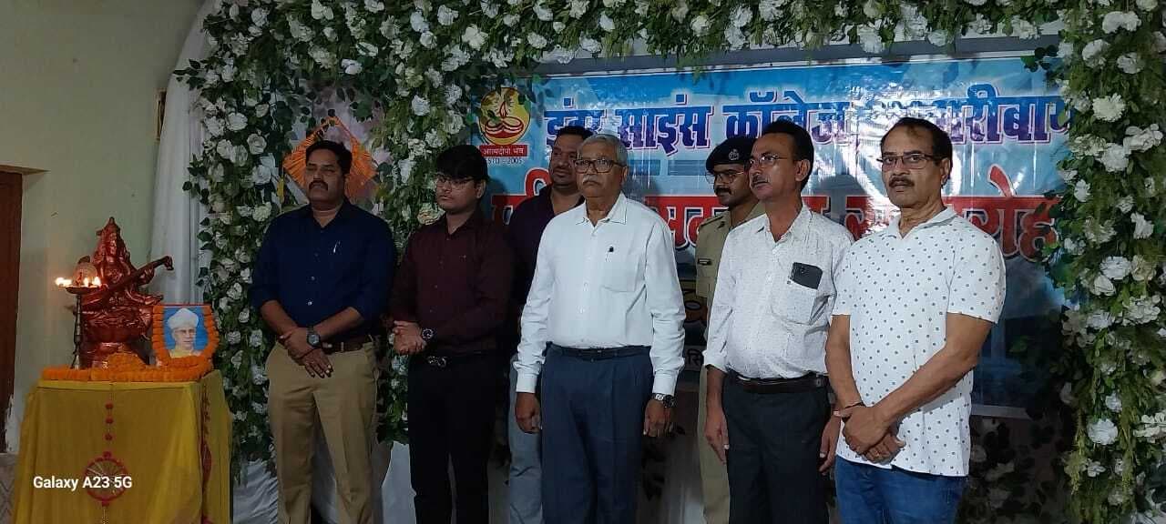 पूर्ववर्ती छात्र और स्टेट टॉपरों को मिला सम्मान