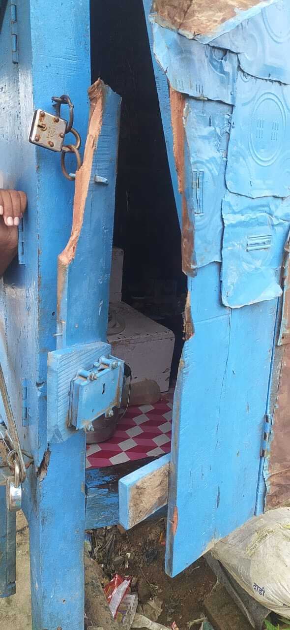 बथानी बाजार में गुमटी तोड़कर हजारों की संपत्ति चोरी