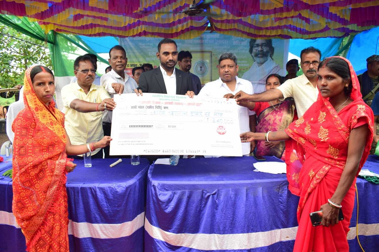 सरकार आपके द्वार में लाभुकों के बीच परिसंपत्तियों का वितरण