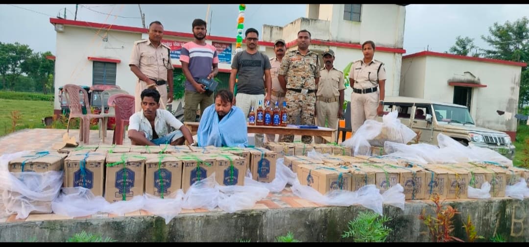 गलगलिया चेक पोस्ट पर भारी मात्रा में बीयर व विदेशी शराब जब्त, खलासी गिरफ्तार, चालक फरार