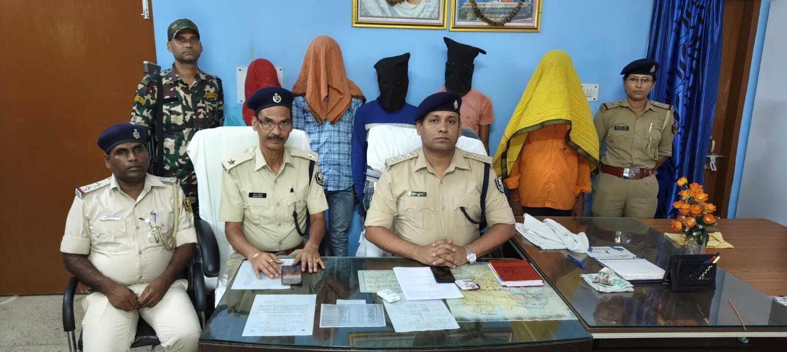 दंपती के साथ आमानवीय व्यवहार करने के मामले में पांच गिरफ्तार, संलिप्त लोगों पर होगी कार्रवाई