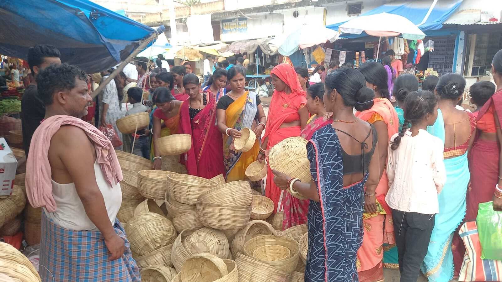 तीज व चौरचांद आज, बाजार में बढ़ी चहल-पहल