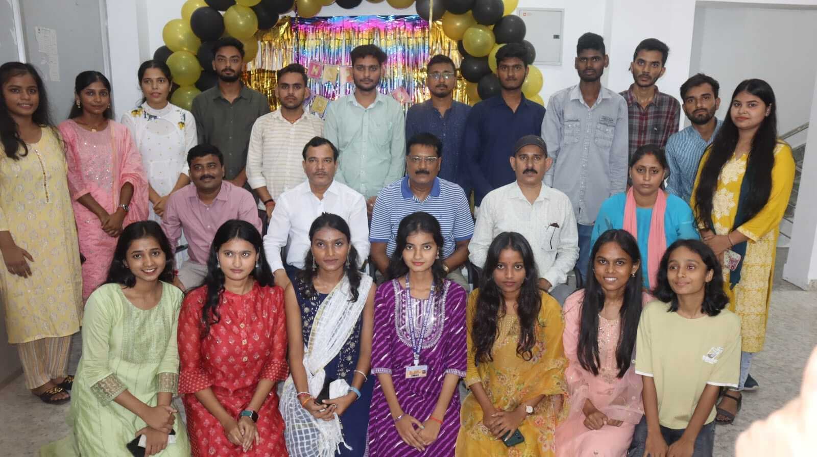 शिक्षक आपको एक बेहतर इंसान बनाने को ले हैं समर्पित: डॉ अंजनी