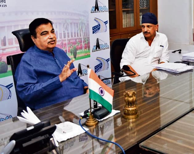 Chhapra News : सारण की सड़क परियोजनाओं पर सांसद रूडी ने केंद्रीय मंत्री गडकरी के साथ की विशेष बैठक