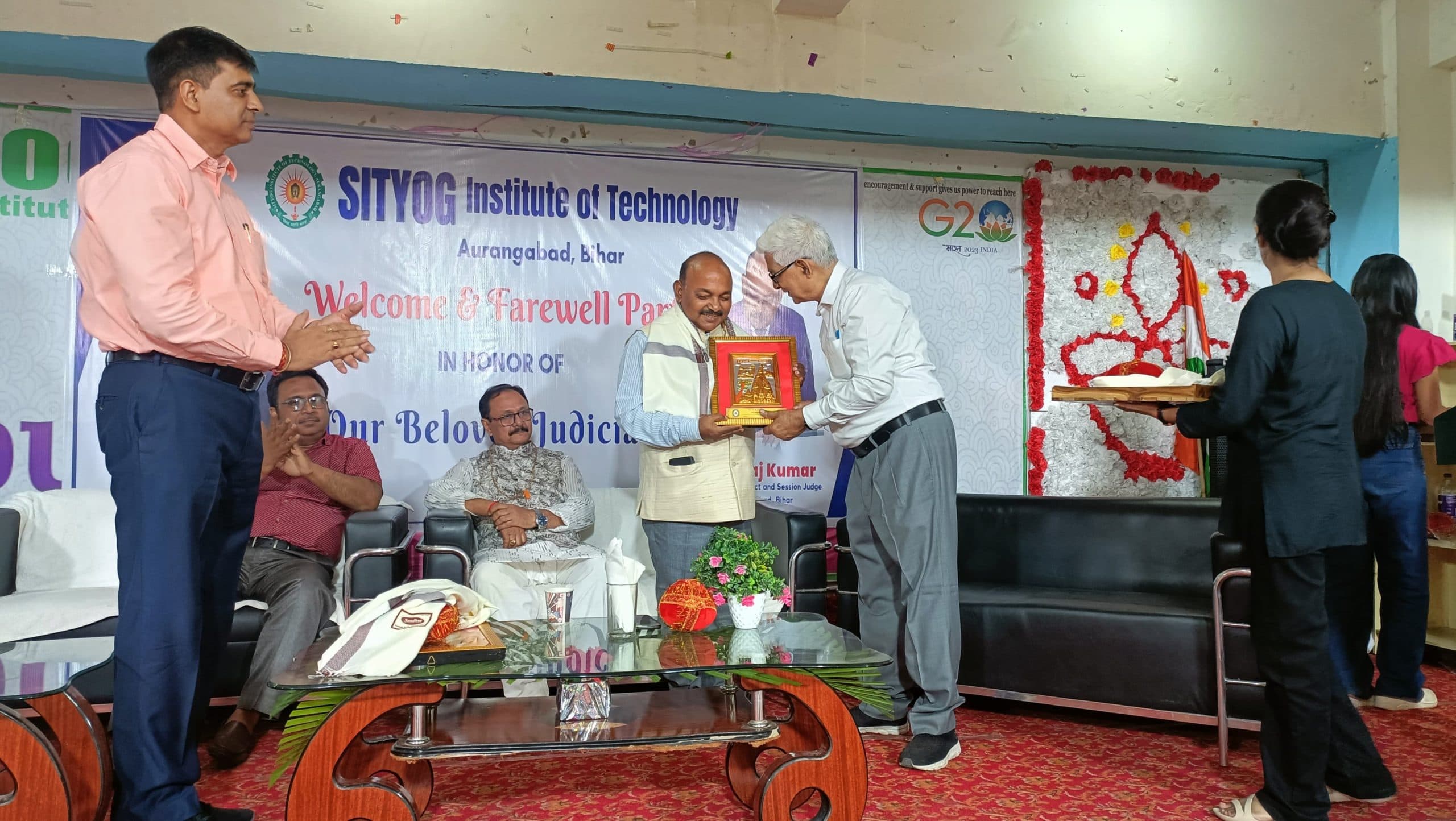 न्यायमंडल के सभी पदाधिकारियों का करें सहयोग : जिला जज