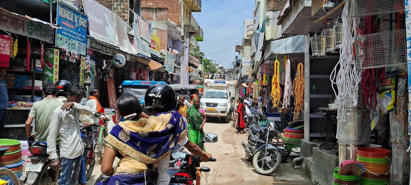 यहां न नियम चलता है, न कानून, बस चलती है लोगों की मनमानी