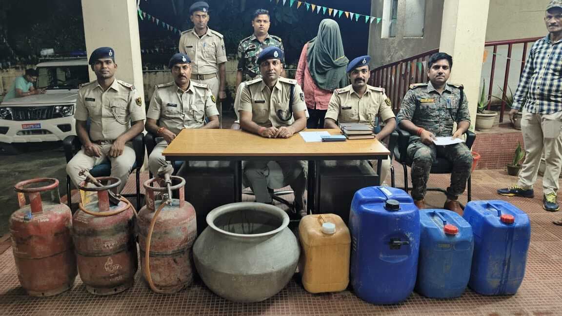 गंगा पार दियारा से 145 लीटर देसी शराब बरामद