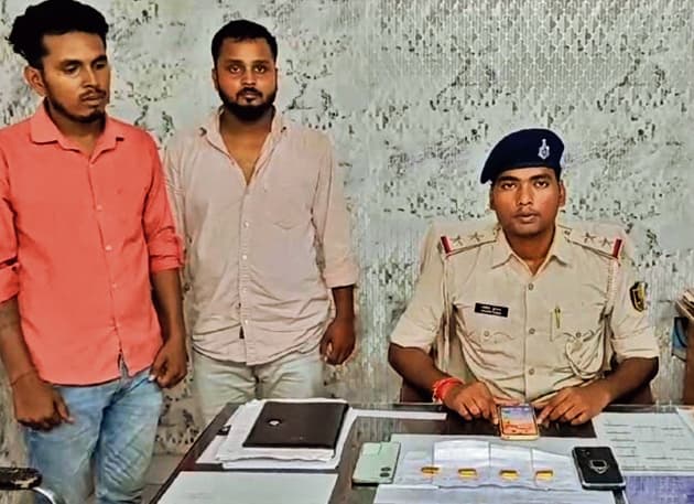गोपालगंज में 15 लाख के सोना के साथ सीवान के दो तस्कर गिरफ्तार
