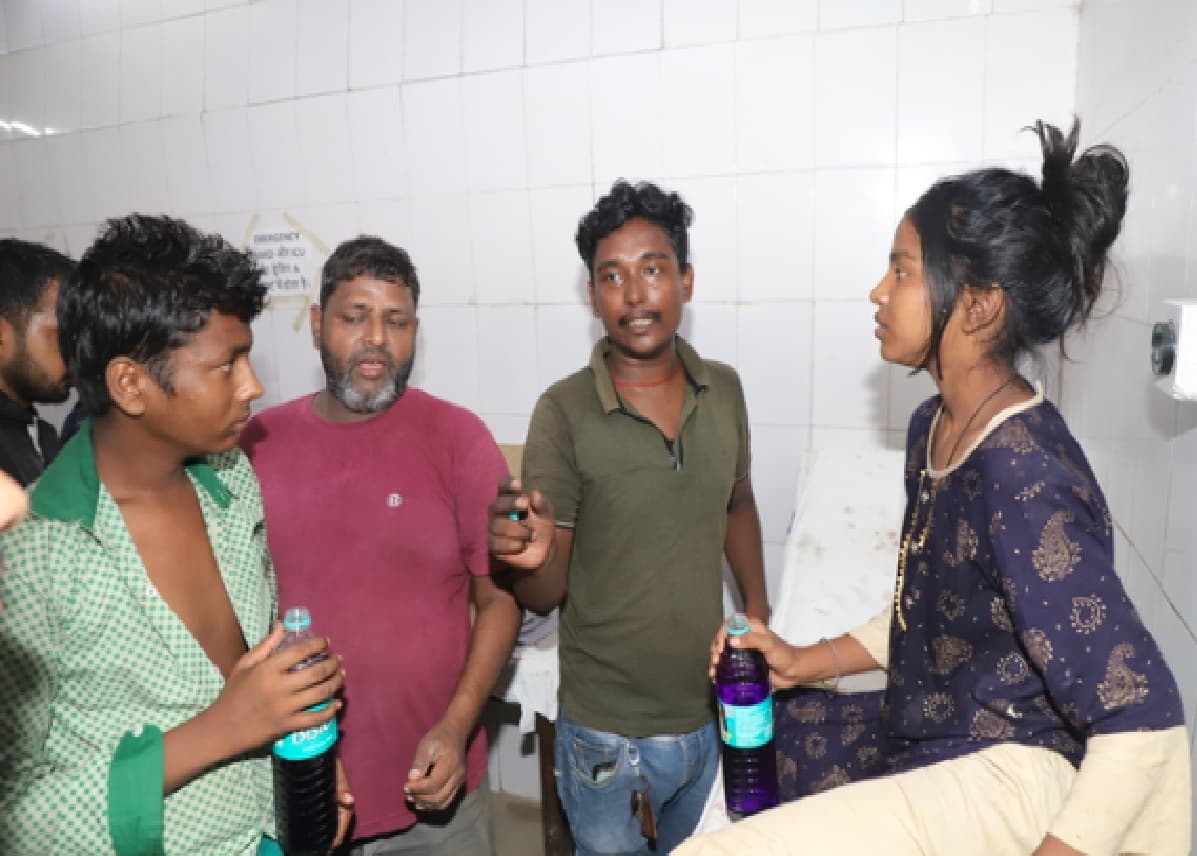 Jamshedpur News : शिक्षक दिवस पर केक खाने के बाद चार बच्चे बेहोश, एमजीएम रेफर