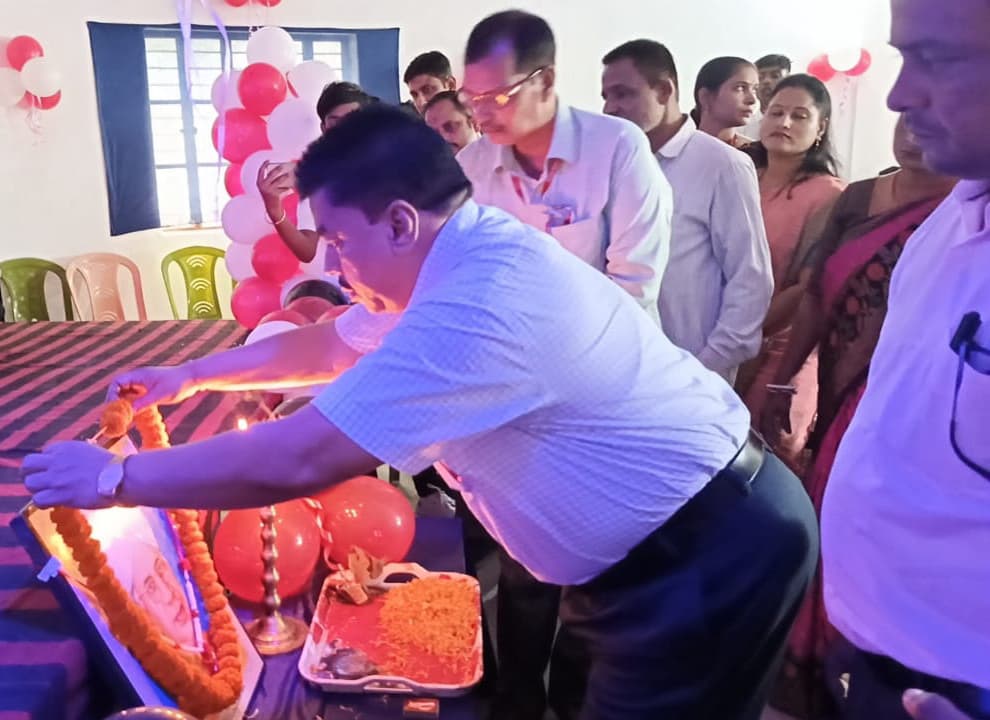 माउंट कॉर्मेल इंग्लिश स्कूल परोरा में शिक्षक दिवस मना