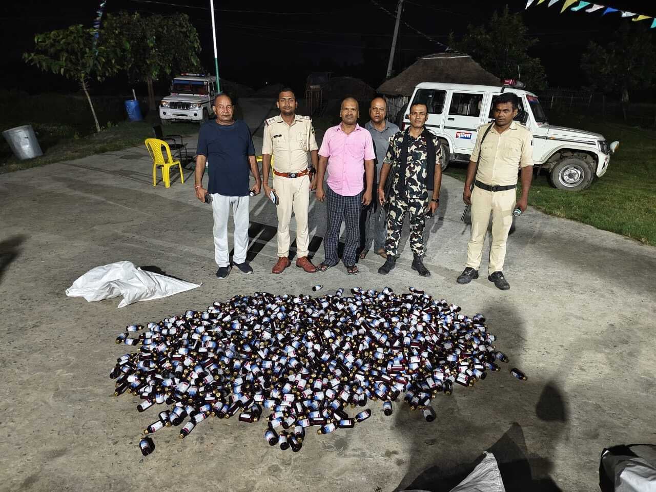 1400 बोतल कोडिनयुक्त प्रतिबंधित सिरफ के साथ तीन गिरफ्तार, वाहन जब्त