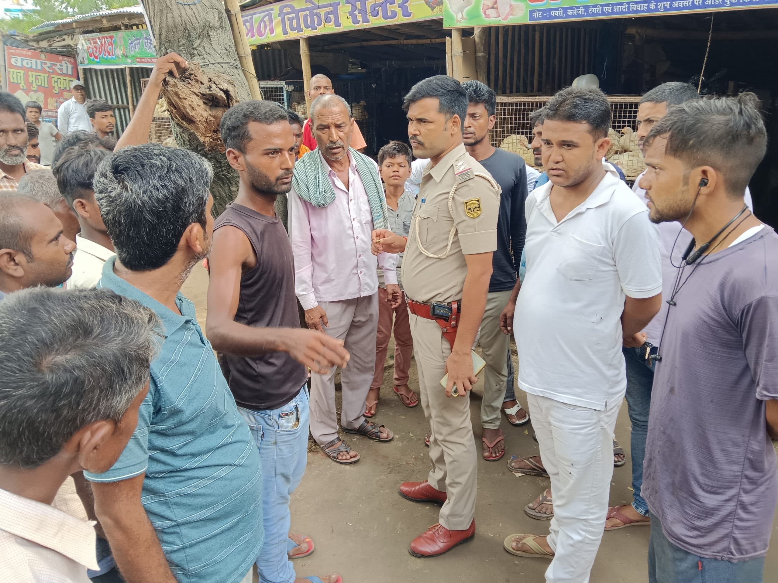 मुर्गे का दाम नहीं किया कम तो चला दी गोली