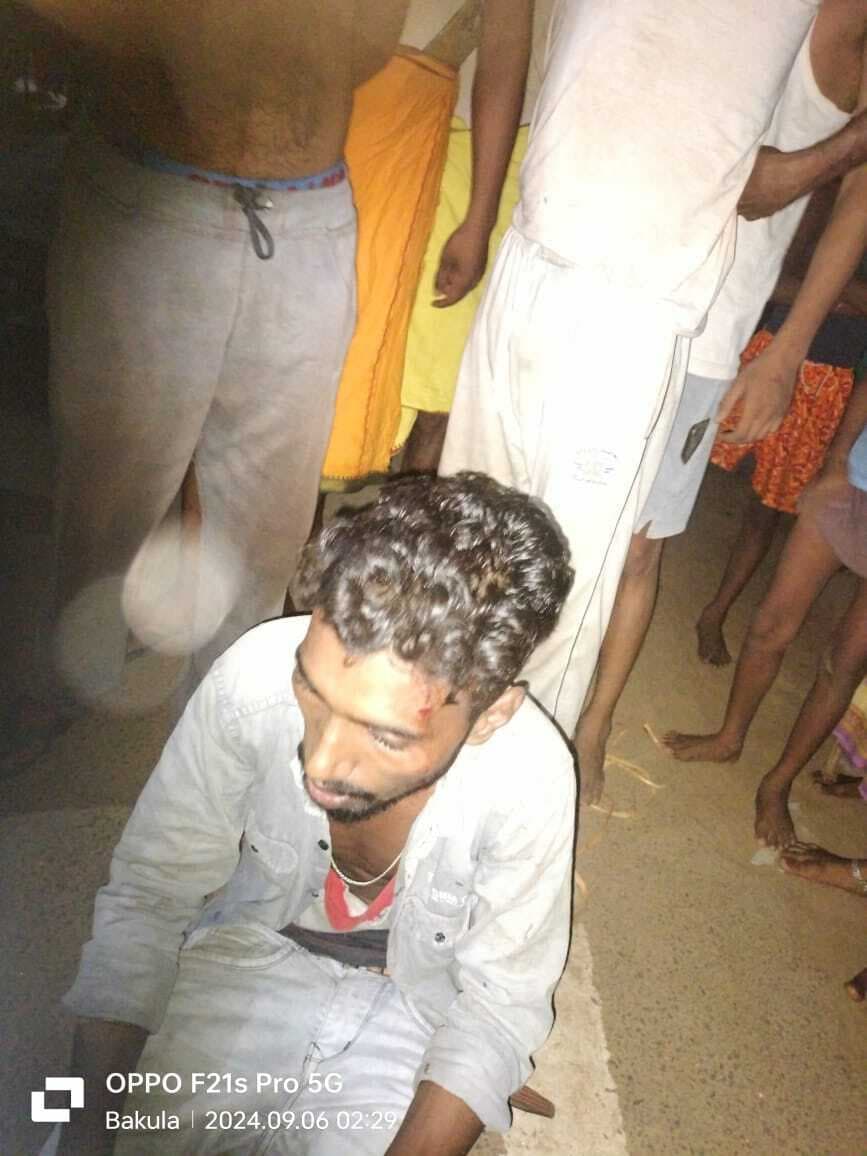 ग्रामीणों ने चोर को रंगे हाथ पकड़ की धुनाई, किया पुलिस के हवाले