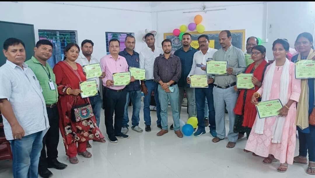 शिक्षकों को किया गया सम्मानित