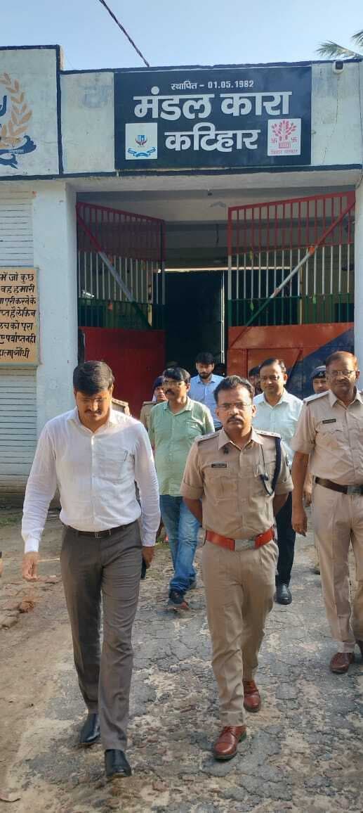 छापेमारी में मंडलकारा से एक मोबाइल व हाफ ब्लेड बरामद