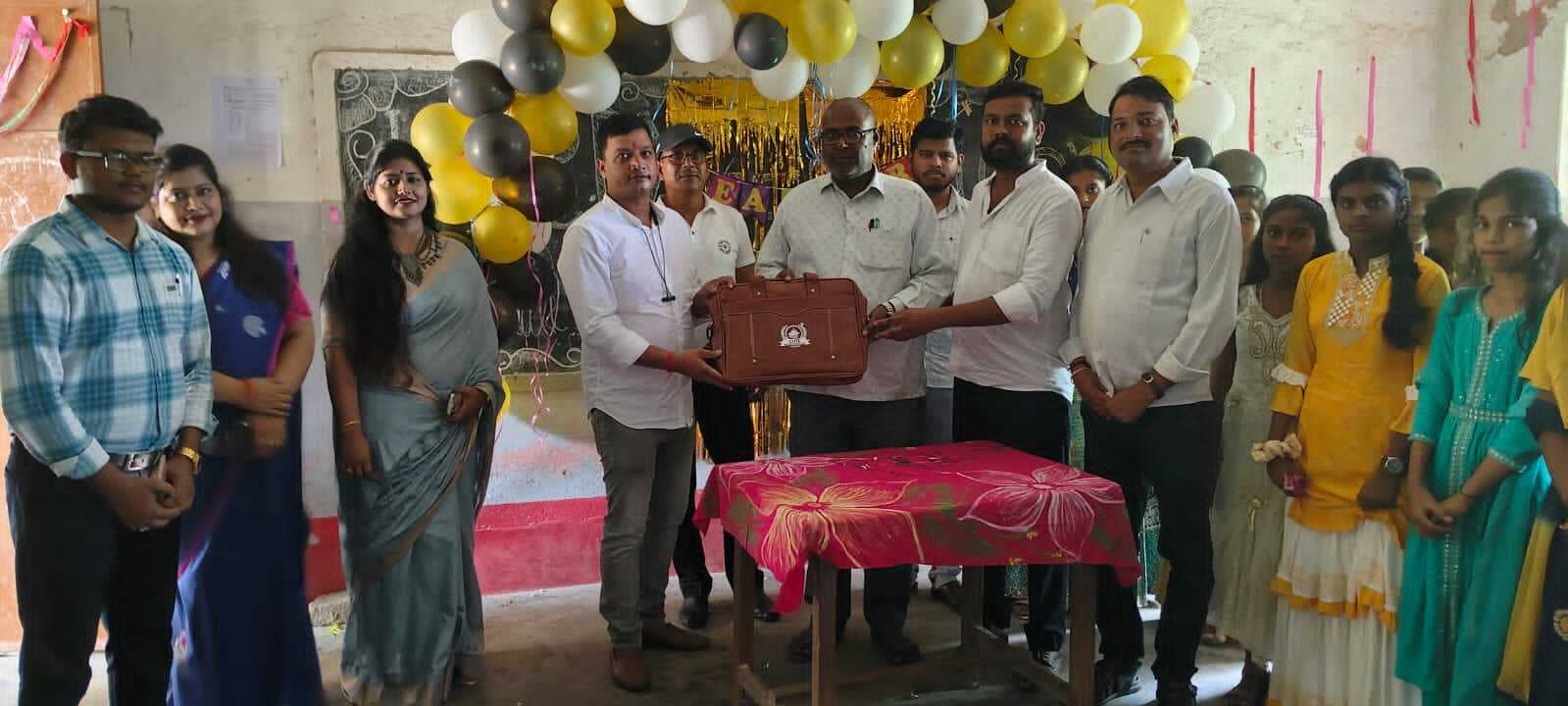 फाउंडेशन ने तीन दिनों में 80 शिक्षकों को किया सम्मानित