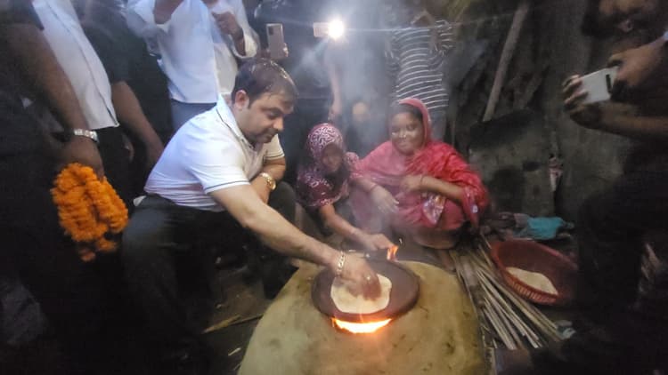जानकीनगर से अजहर इस्लाम ने शुरू की पदयात्रा, बीड़ी मजदूरों-घरेलू महिलाओं का जाना दुख-दर्द