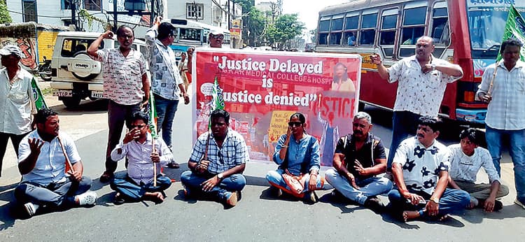 जामुड़िया में भाजपा का चक्का जाम