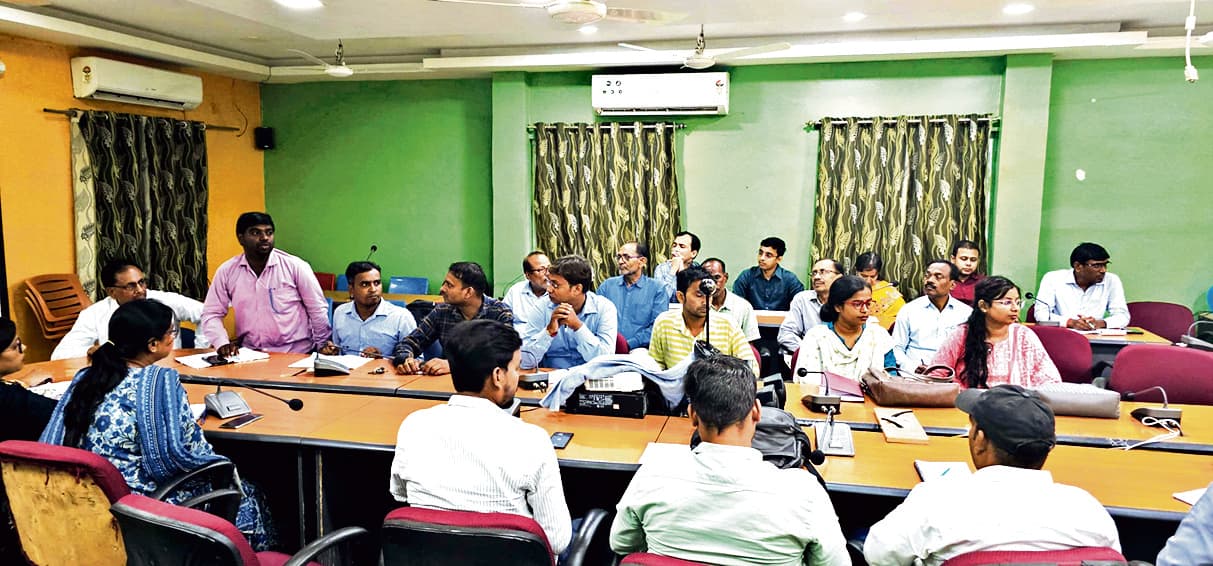 Aurangabad News : डीएम ने की सर्वेक्षण कार्यों की समीक्षा की