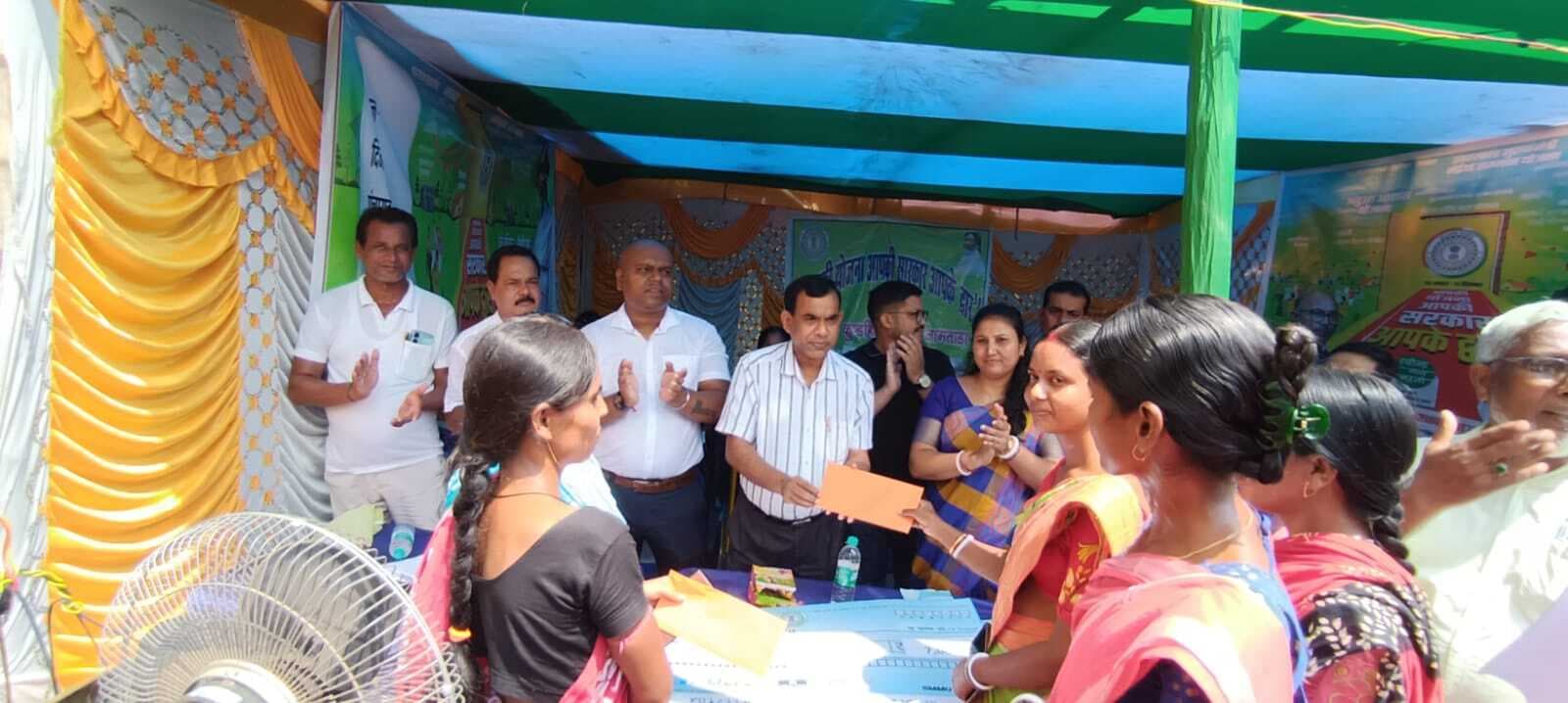 डीडीसी ने लाभुकों के बीच परिसंपत्ति का किया वितरण